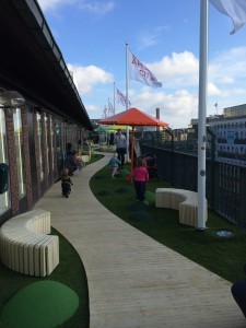 Vi har lagt fallskyddsgummit Sureplay och Konstgräs på Åhléns City i Stockholm.