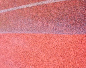 Före och efter rengöring av lekplats fallskydd